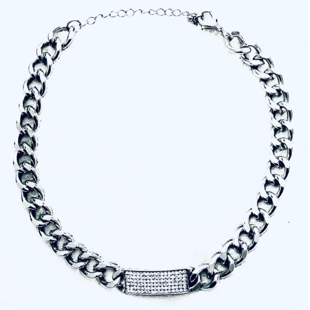 NEW!Silver chain link necklace w/rhinestone accent